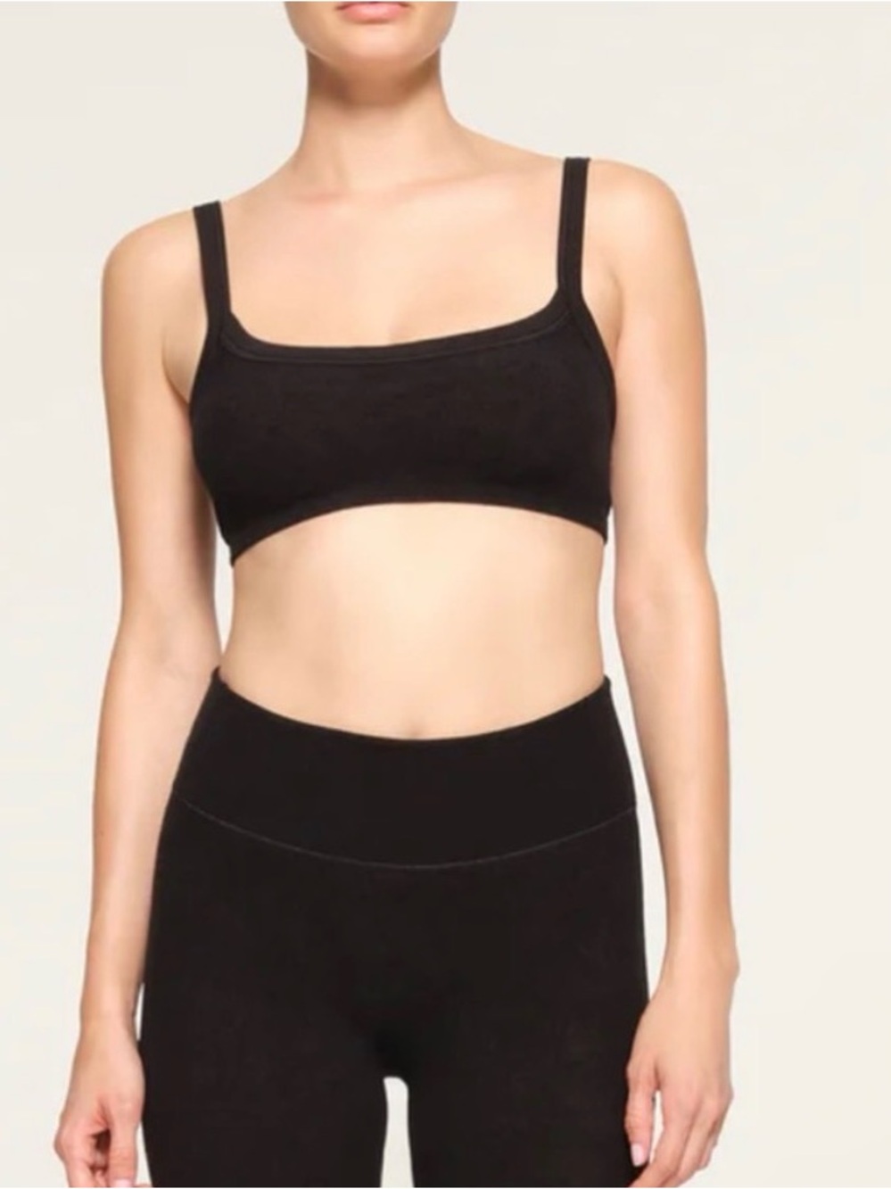 SKIMS
TERRY LOUNGE
BRALETTE
And shorts set onyx